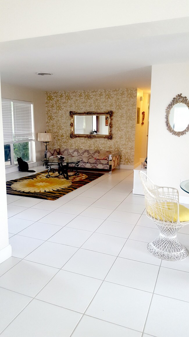 Foto del edificio - 1001 SE 5th Ave