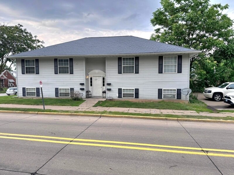 Primary Photo - 1113 2nd Ave