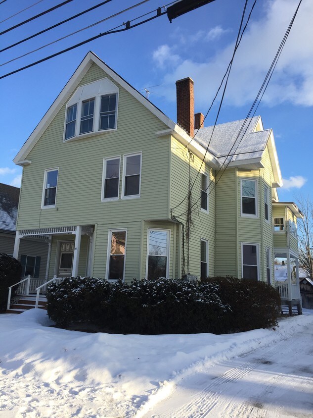 27 Fayette St, Concord, NH 03301 Apartments in Concord, NH