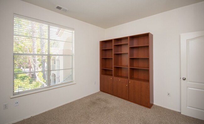 Foto del edificio - Beautiful Upstairs 2bd/2bth Condo in Carme...