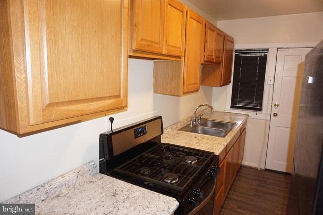 Building Photo - 4926 Edgemere Ave
