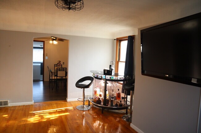 Building Photo - 1343 Pagel Ave