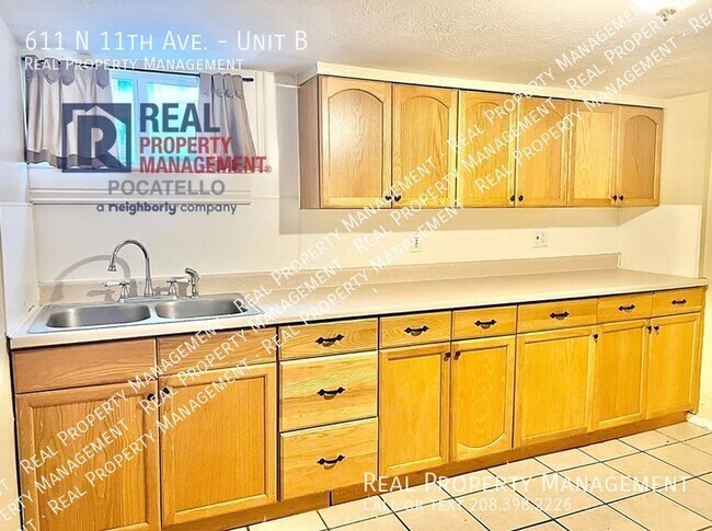 Building Photo - 611 N 11th Ave