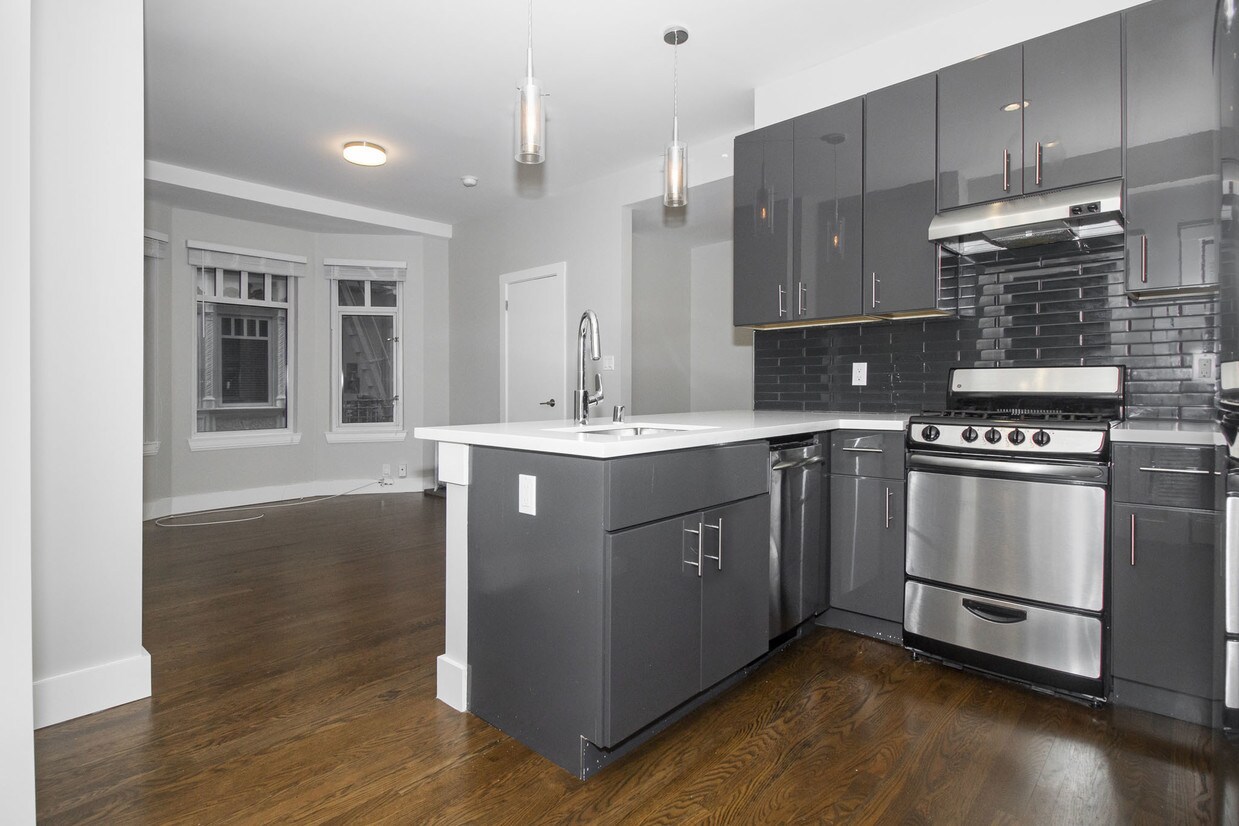 Primary Photo - 1340 Lombard St