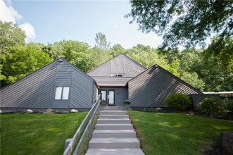 Building Photo - 260 Hogan Rd