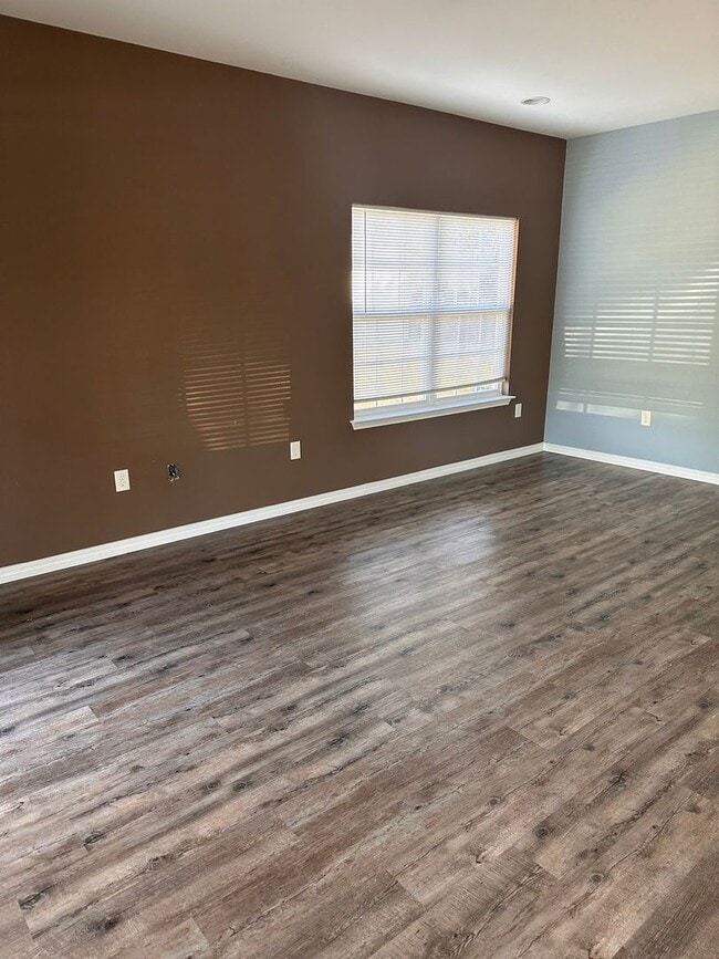 Building Photo - Beautiful 3 Bedroom/ 2 Bath Home