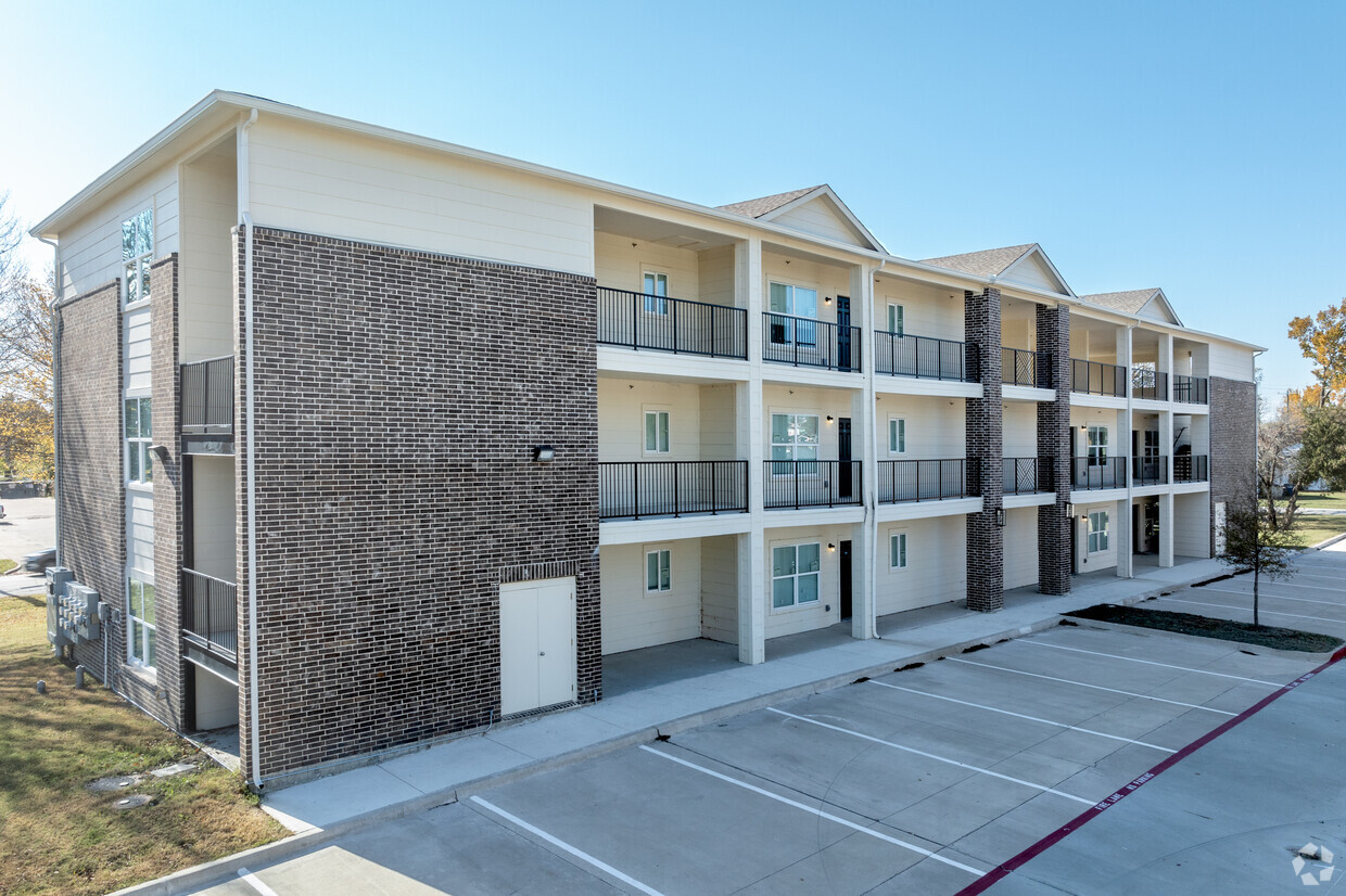 Primary Photo - Cottonbelt Apartments