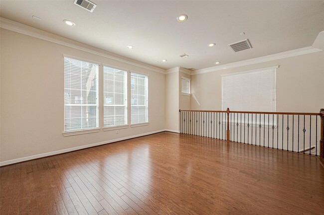 Building Photo - 3302 Clearview Cir