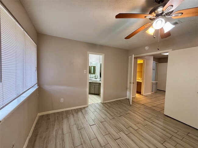 Building Photo - 4426 Hirschfield Rd