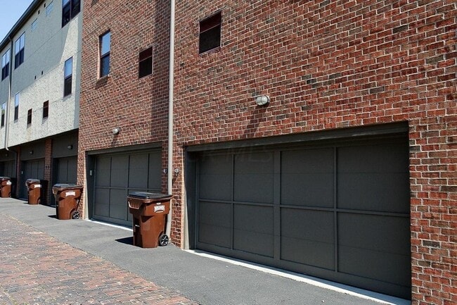 Building Photo - 579 E Rich St