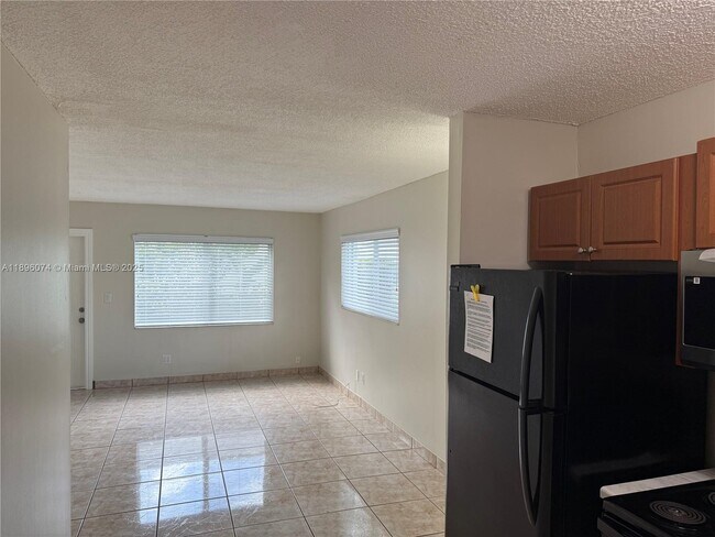 Foto del edificio - 715 NE 2nd Ave