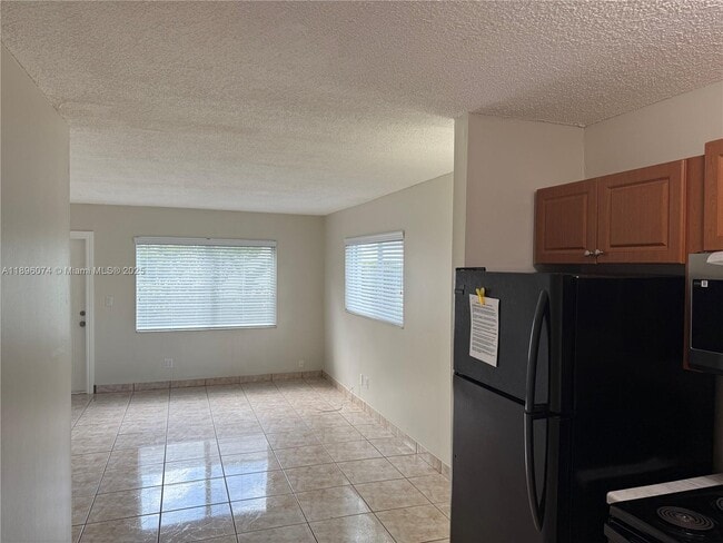 Building Photo - 715 NE 2nd Ave