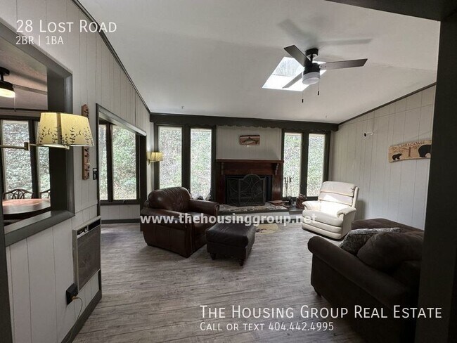 Foto del edificio - Short Term Rental! Creekside  home in the ...