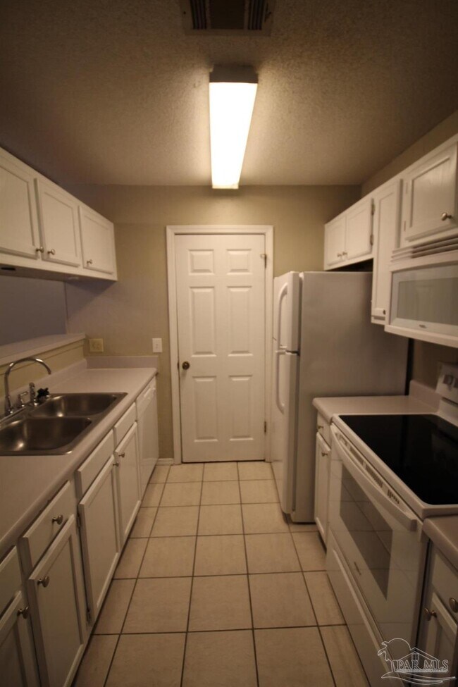 Building Photo - 7526 Southpointe Pl
