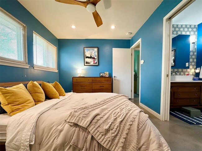 Building Photo - 2707 Ashdale Dr