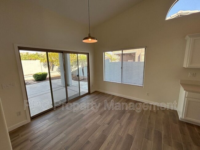 Building Photo - 14592 W Crocus Dr