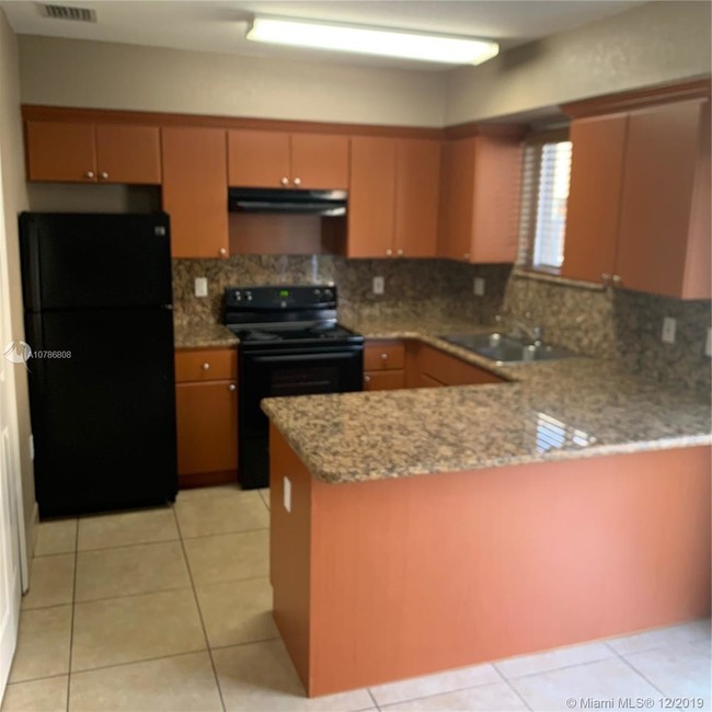 Building Photo - 10401 W okechobee rd  503 Hialeah Fl 33018