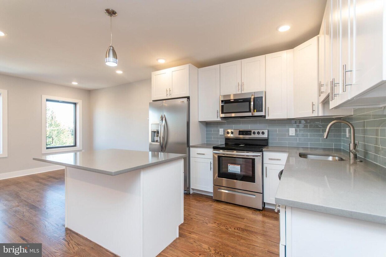 Primary Photo - 814 N Uber St