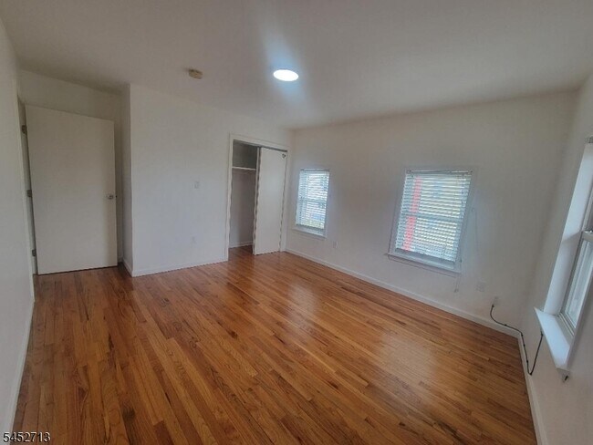 Building Photo - 151 Ferry St