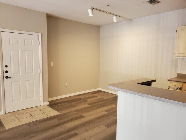 Foto del edificio - 5807 Legacy Crescent Pl