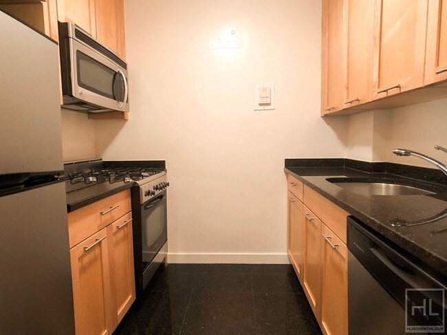 Building Photo - Fourth Avenue