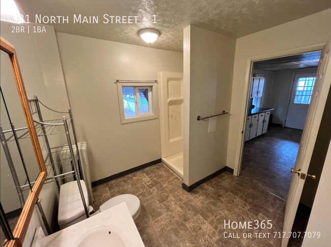 Building Photo - Cozy Two Bedroom, 1 Bathroom Available Now!