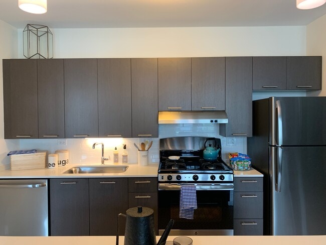 Building Photo - 630 N La Salle Dr