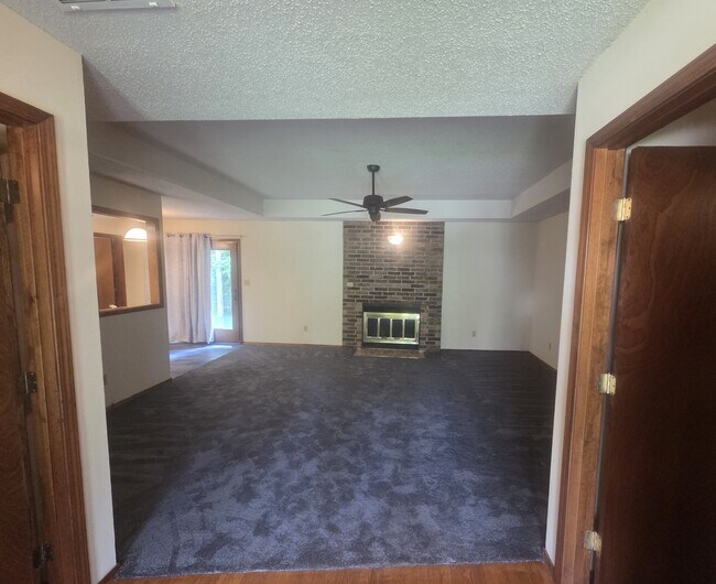 Building Photo - 2051 S Kentwood Ave