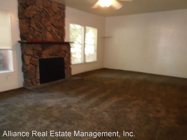 Foto del edificio - 9 br, 3 bath House - 617 Chestnut