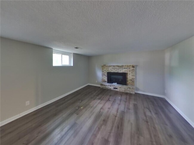 Building Photo - 4717 Hamilton Rd