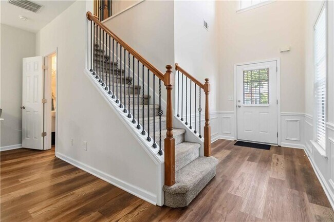 Building Photo - 105 Finchley Dr