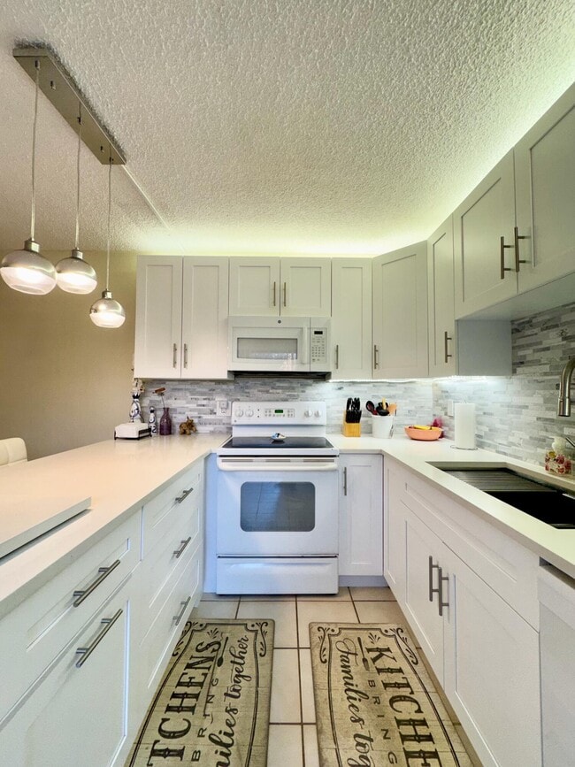 Building Photo - 1785 San Jose Dr