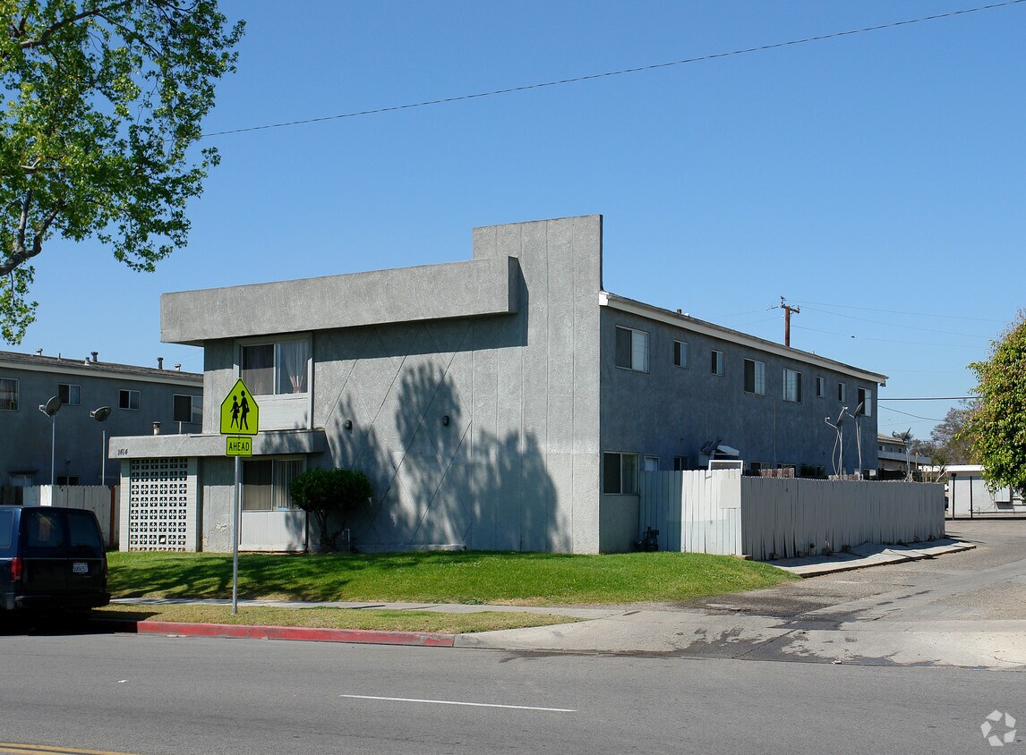 Building Photo - 1414 S Raitt St