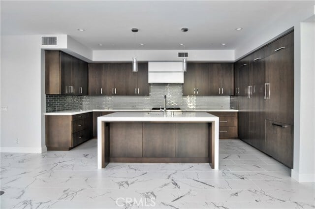 Building Photo - 621 Narcissus Ave