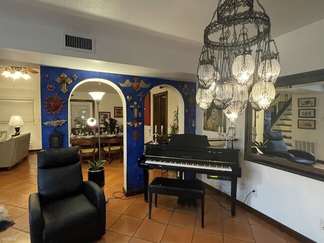 Building Photo - 3 br, 3 bath House - 519 Zapata Avenue