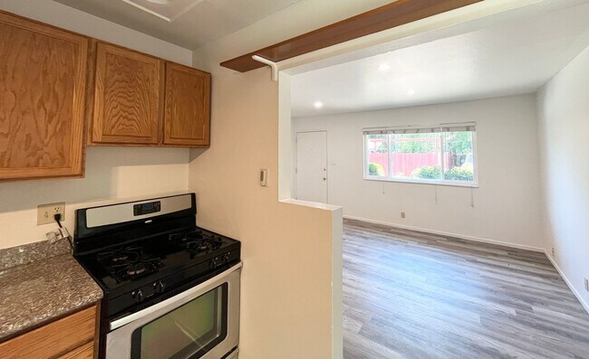 Building Photo - 1751 Parkside Dr