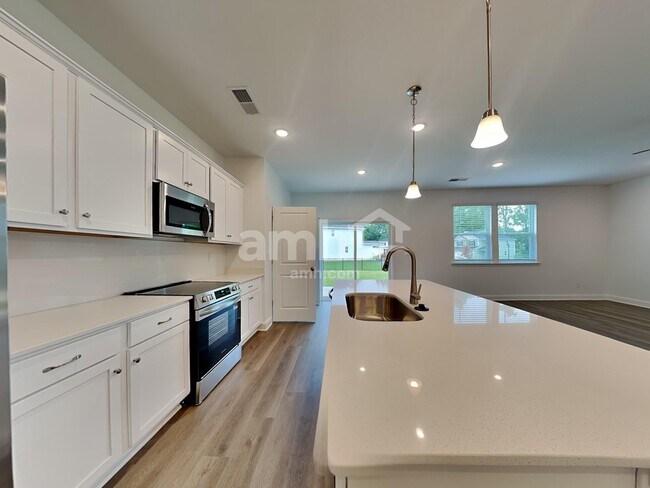 Foto del edificio - 6066 Rosemore Ln