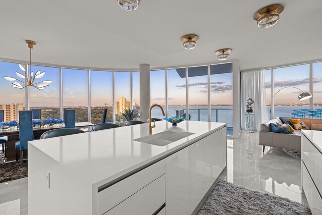 Foto del edificio - 2900 W Bay to Bay Blvd