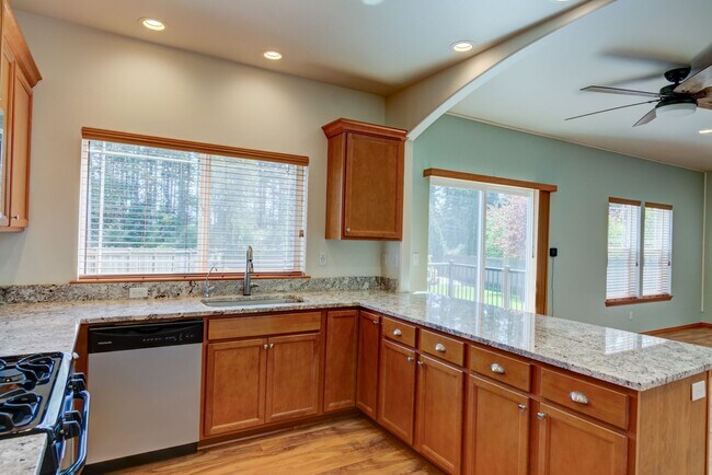 Building Photo - 3 Bedroom, 3 Bathroom with Gated Entrance