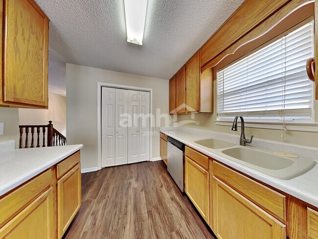Foto del edificio - 4718 Vineyard Ct