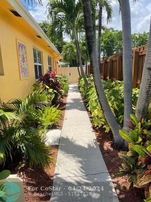 Building Photo - 231 NE 24th Ave