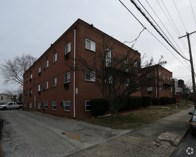 Foto del edificio - Elkins Court Apartments