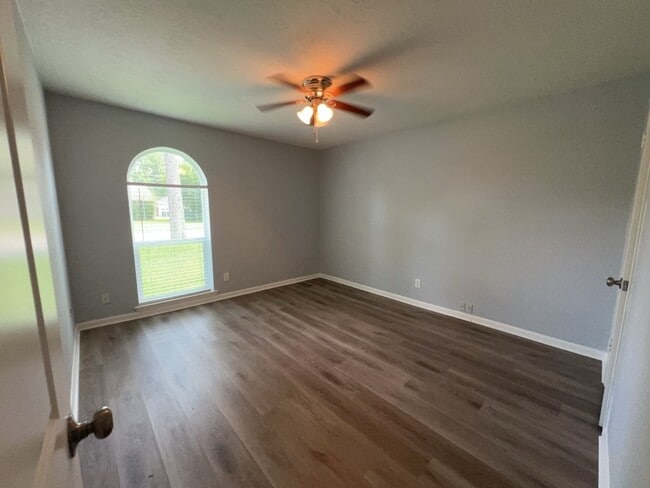 Building Photo - 27226 W Pyeatt Ln