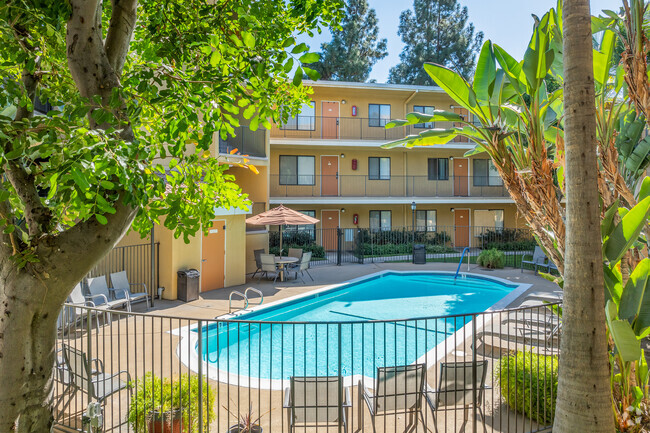 Swimming Pool - Woodman Lassen Apartments