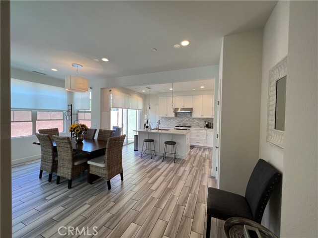 Building Photo - 66 Emerald Clover