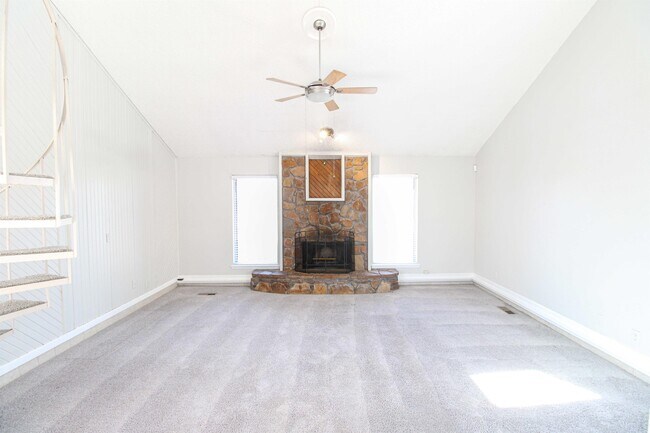 Building Photo - 8900 N Shannon Ave