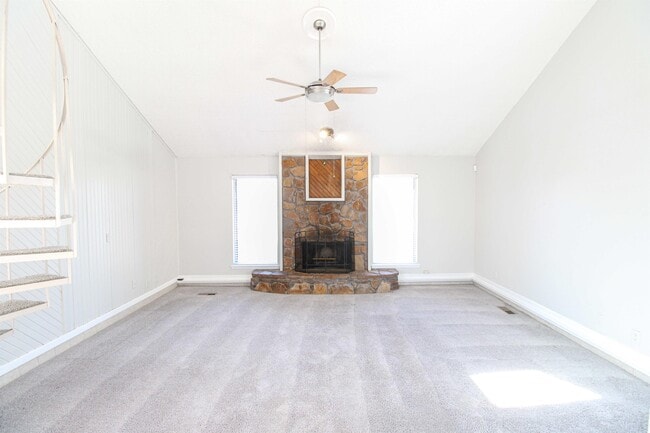 Foto del edificio - 8900 N Shannon Ave