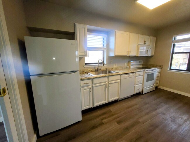 Building Photo - Ryland 805 #B