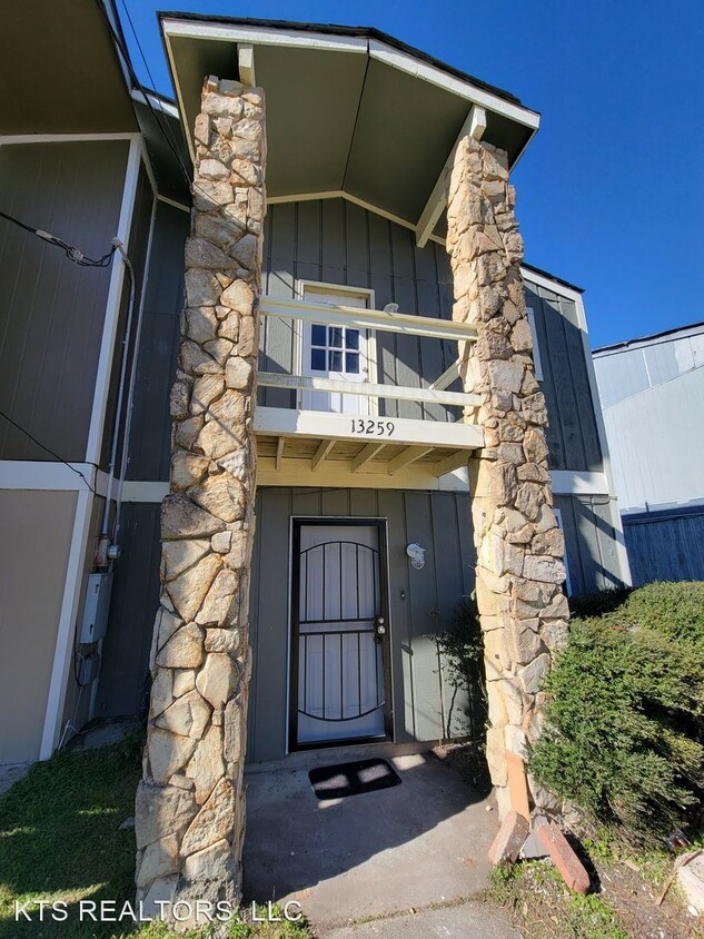 Primary Photo - 3 br, 2.5 bath House - 13259 Curran Rd