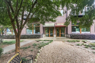 Building Photo - 1442 Dresden Dr